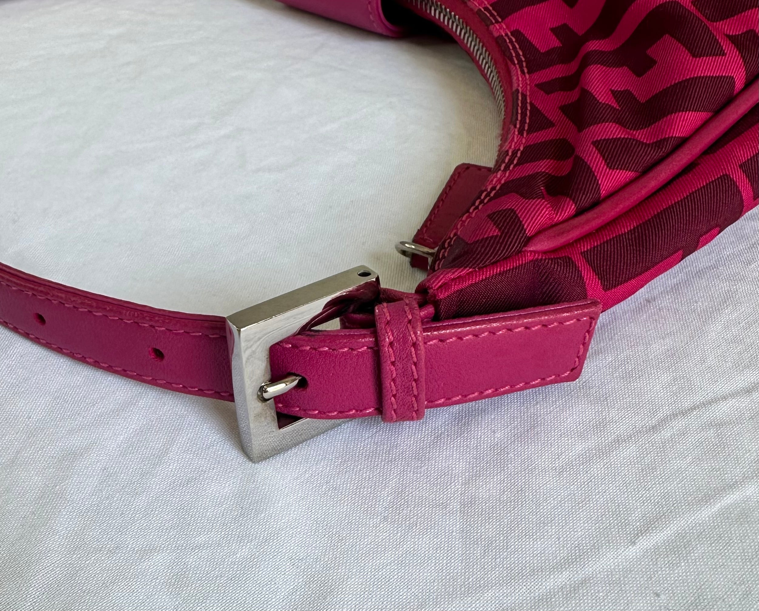 Fendi Croissant in tela fucsia