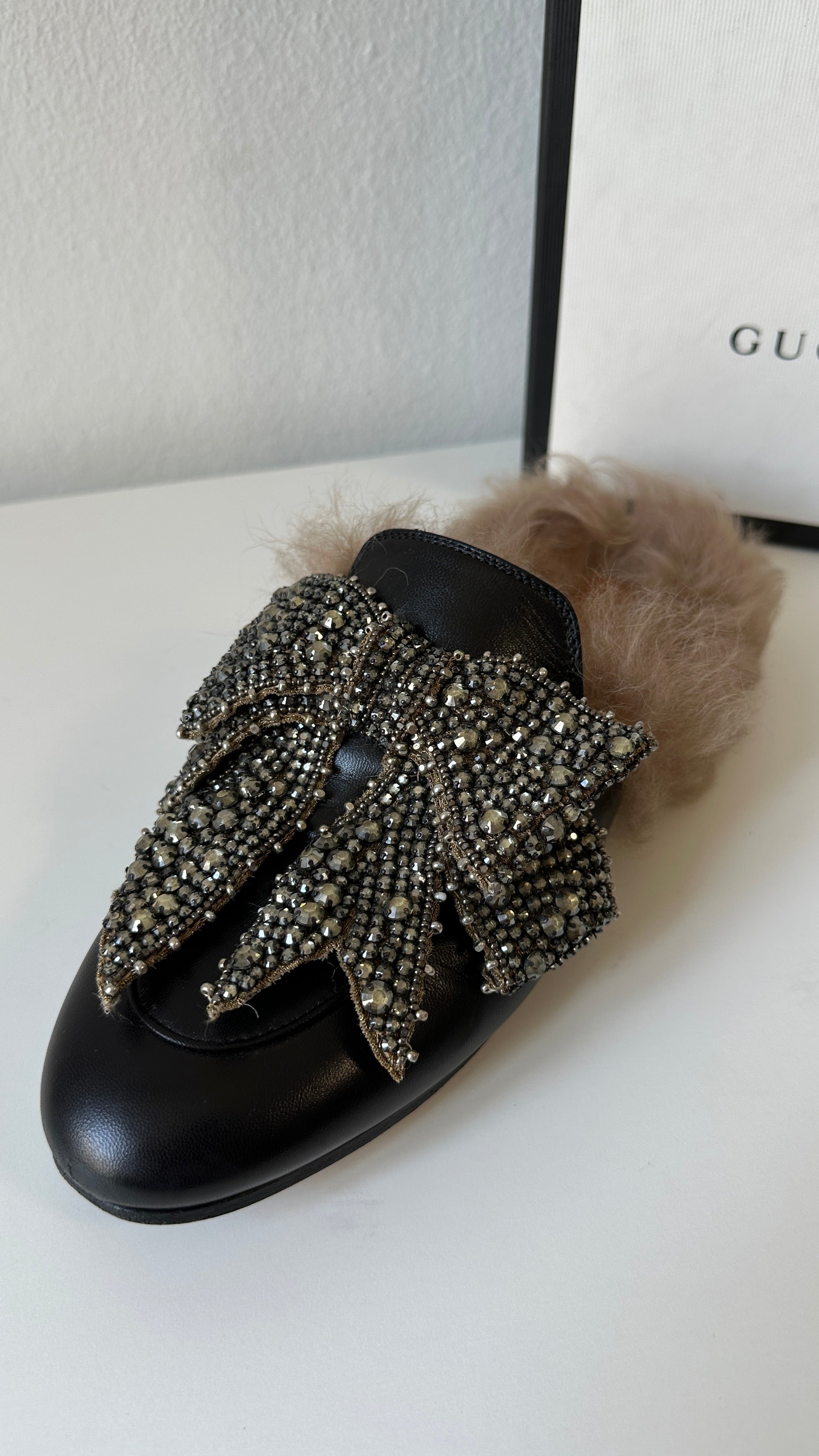 Gucci princetown Fur Mule con fiocco gioiello