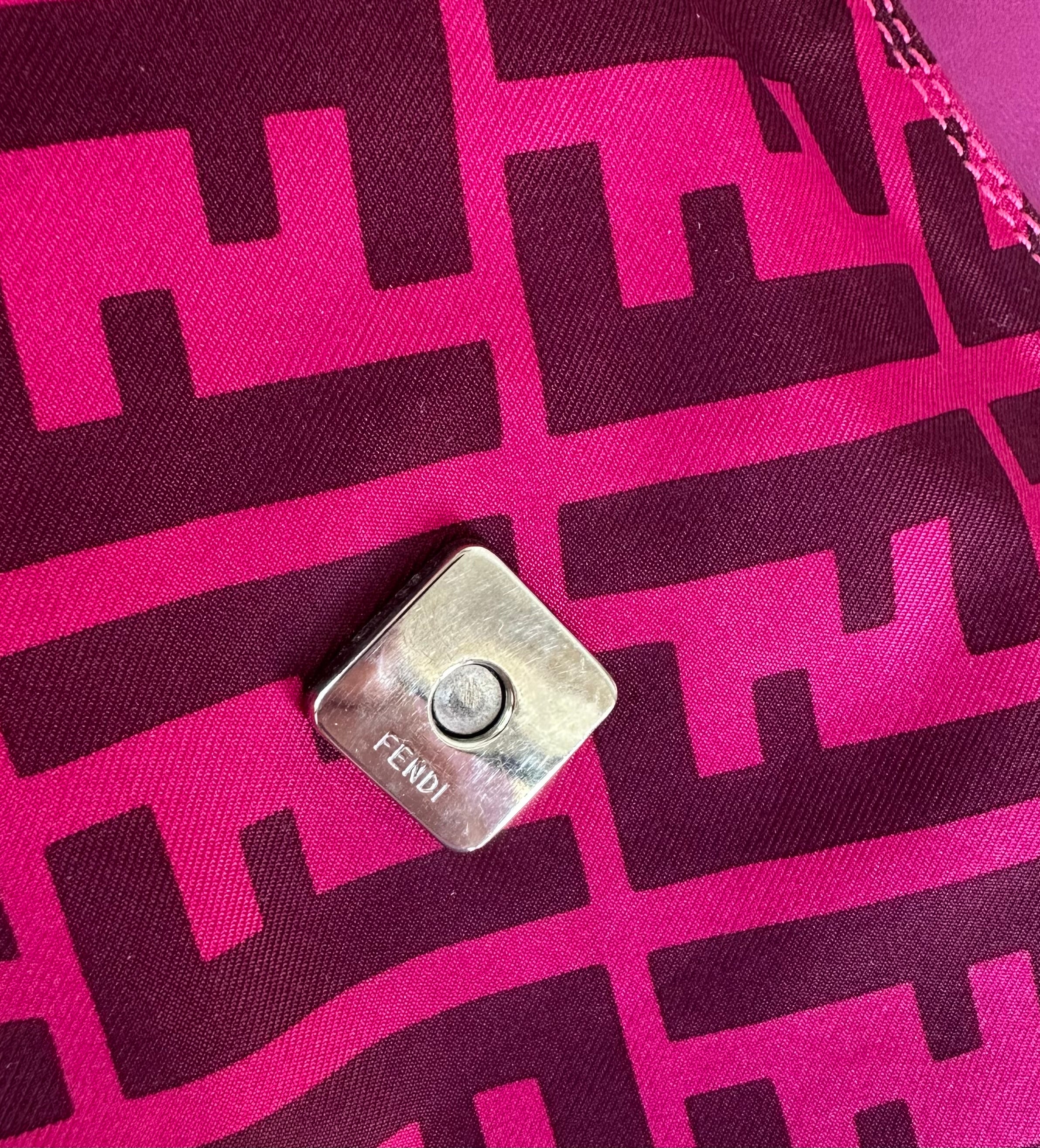 Fendi Croissant in tela fucsia