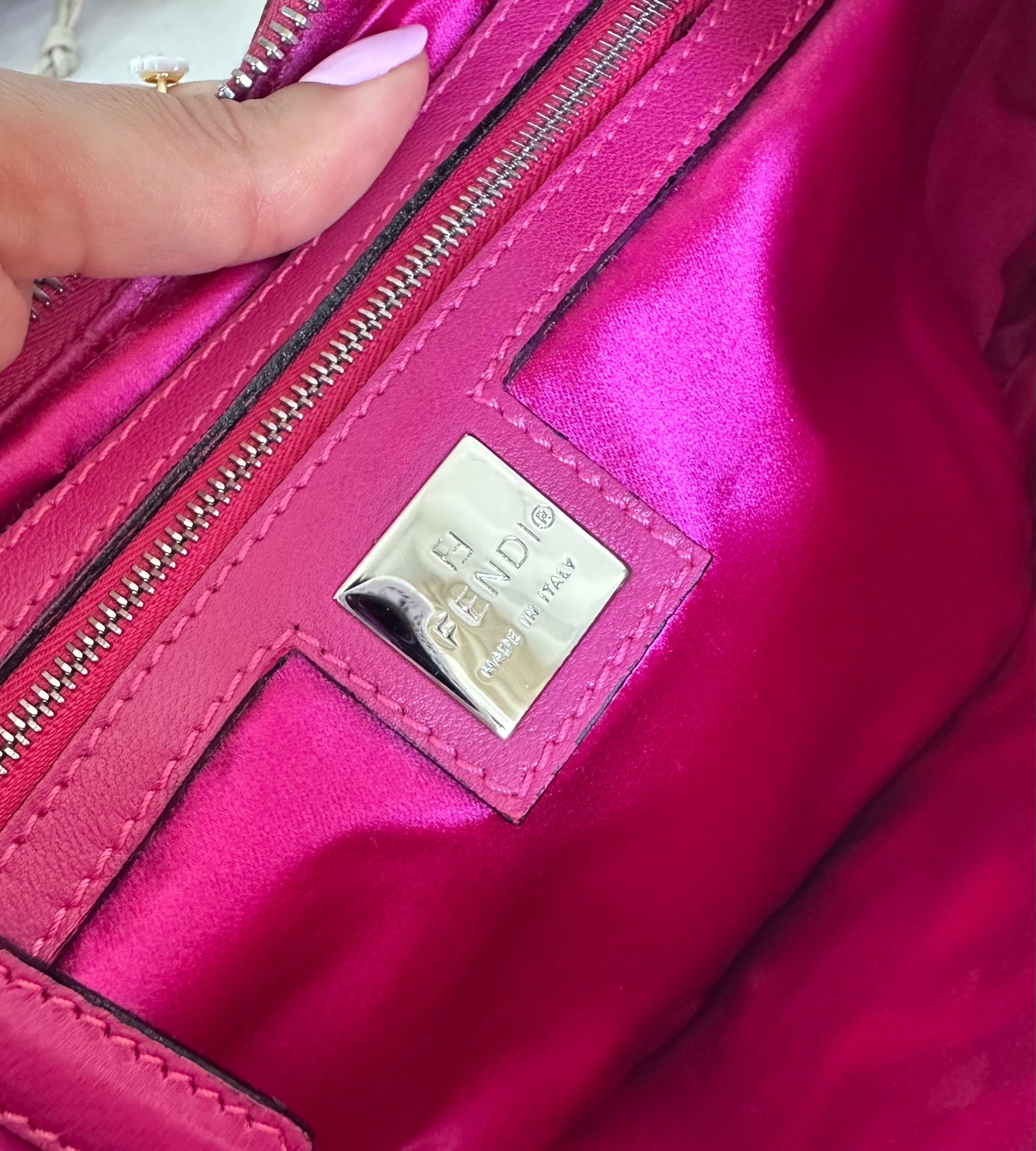 Fendi Croissant in tela fucsia