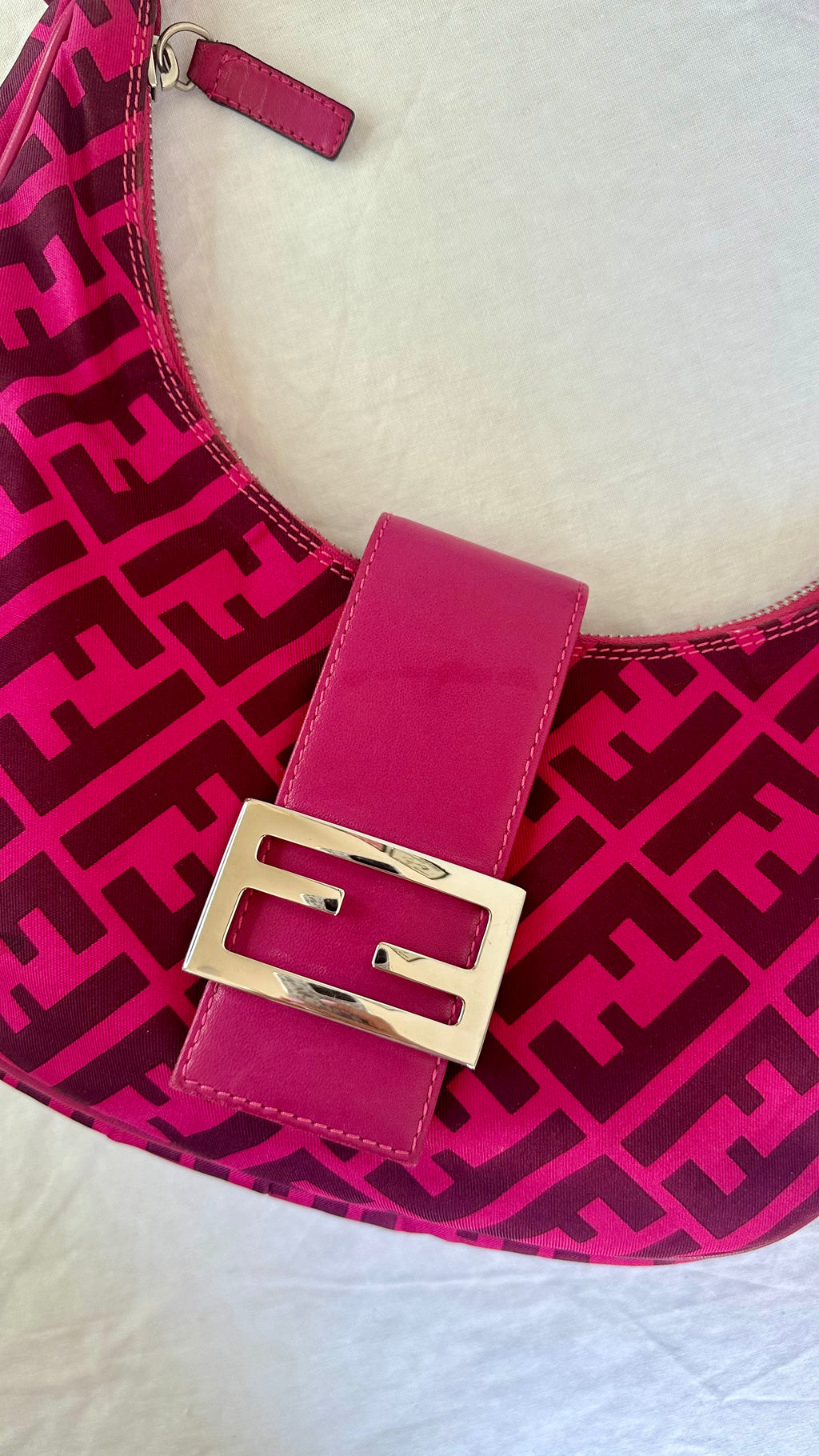 Fendi Croissant in tela fucsia