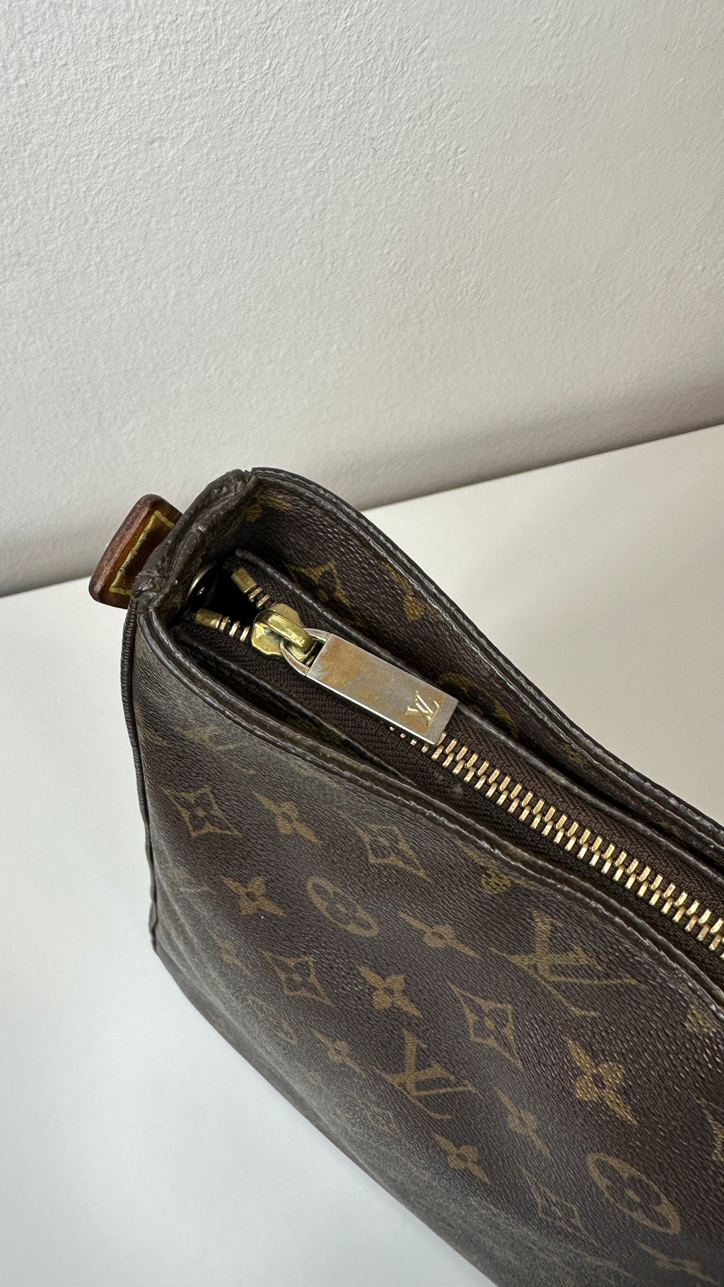 Louis Vuitton - Looping