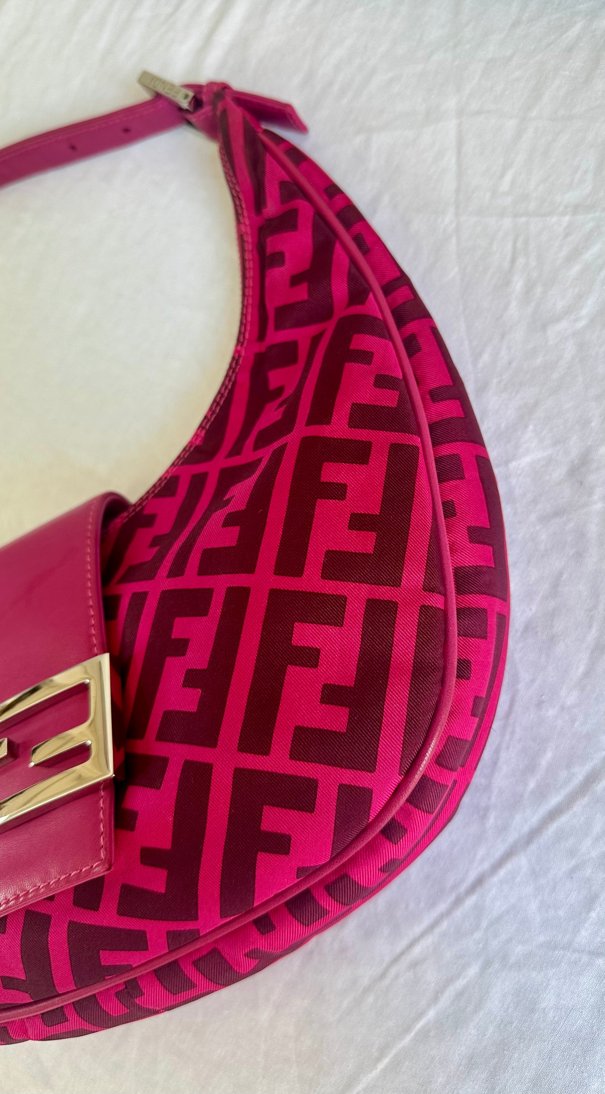Fendi Croissant in tela fucsia
