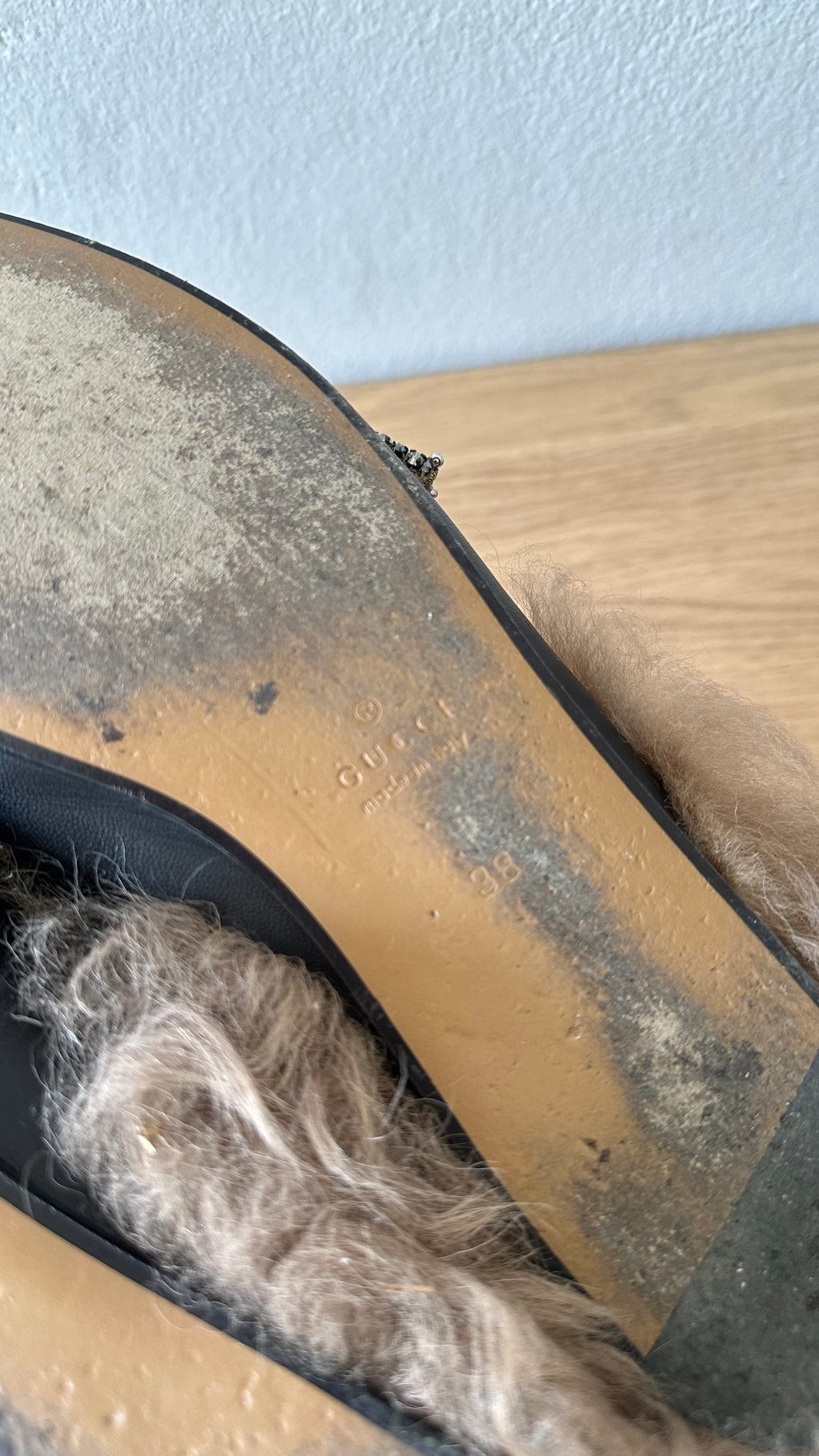 Mules Gucci Princetown in pelle nera con pelliccia e fiocco di cristalli – Taglia 38
