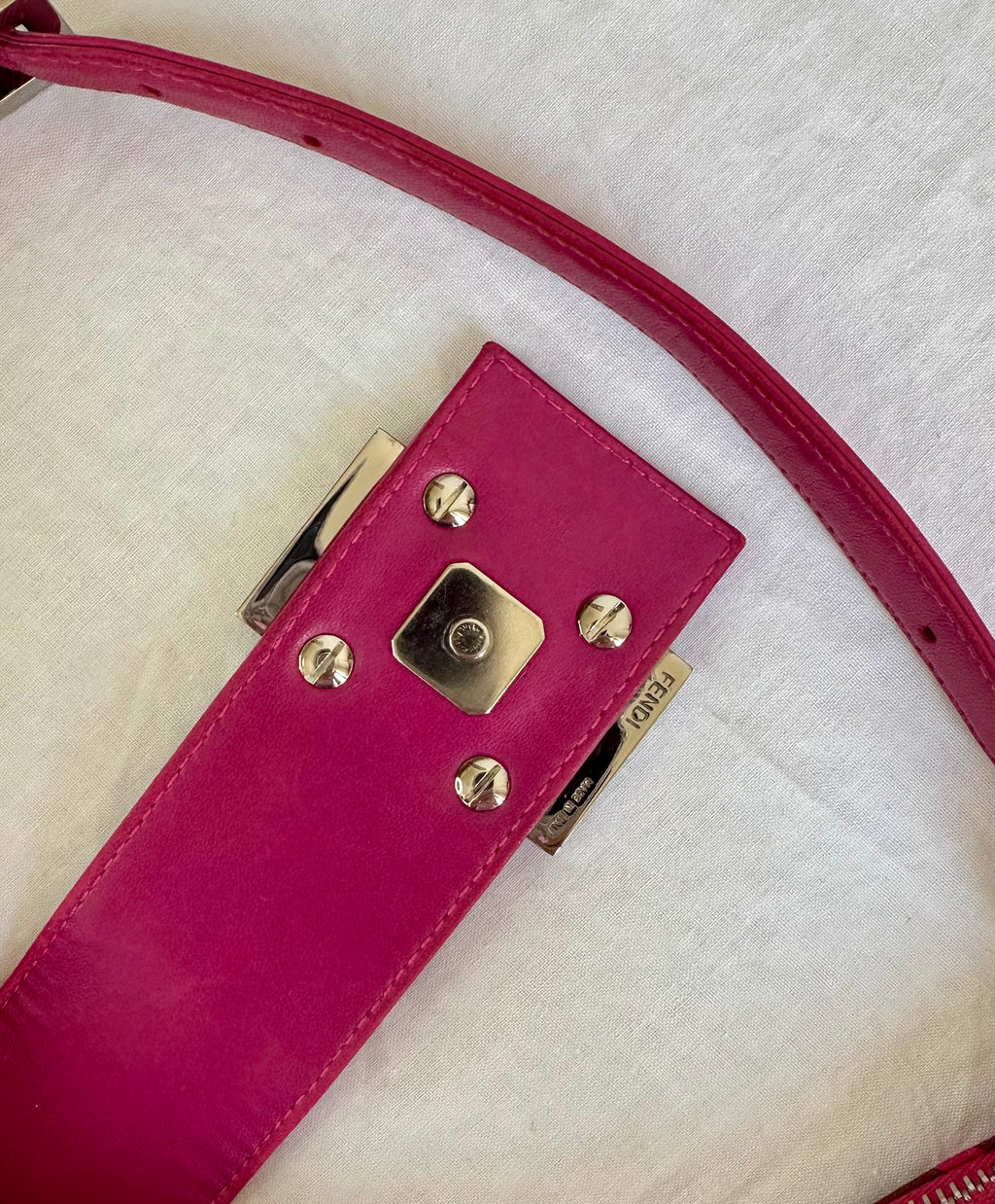 Fendi Croissant in tela fucsia