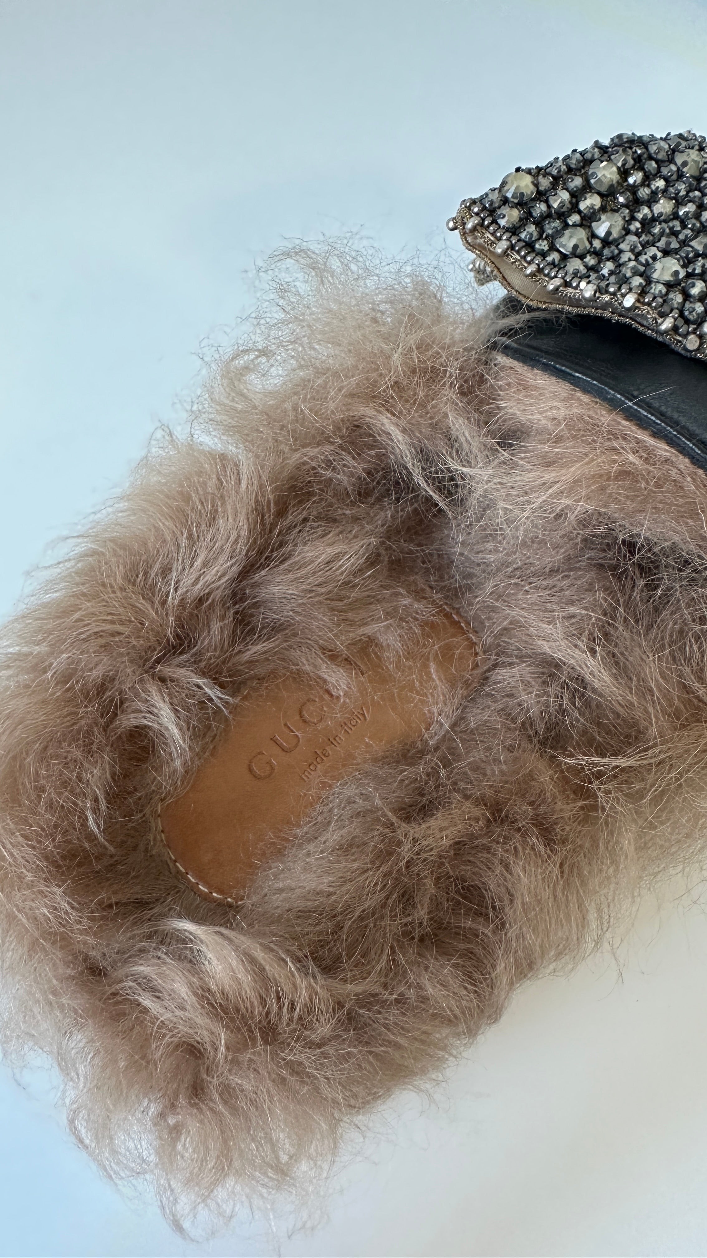 Gucci princetown Fur Mule con fiocco gioiello