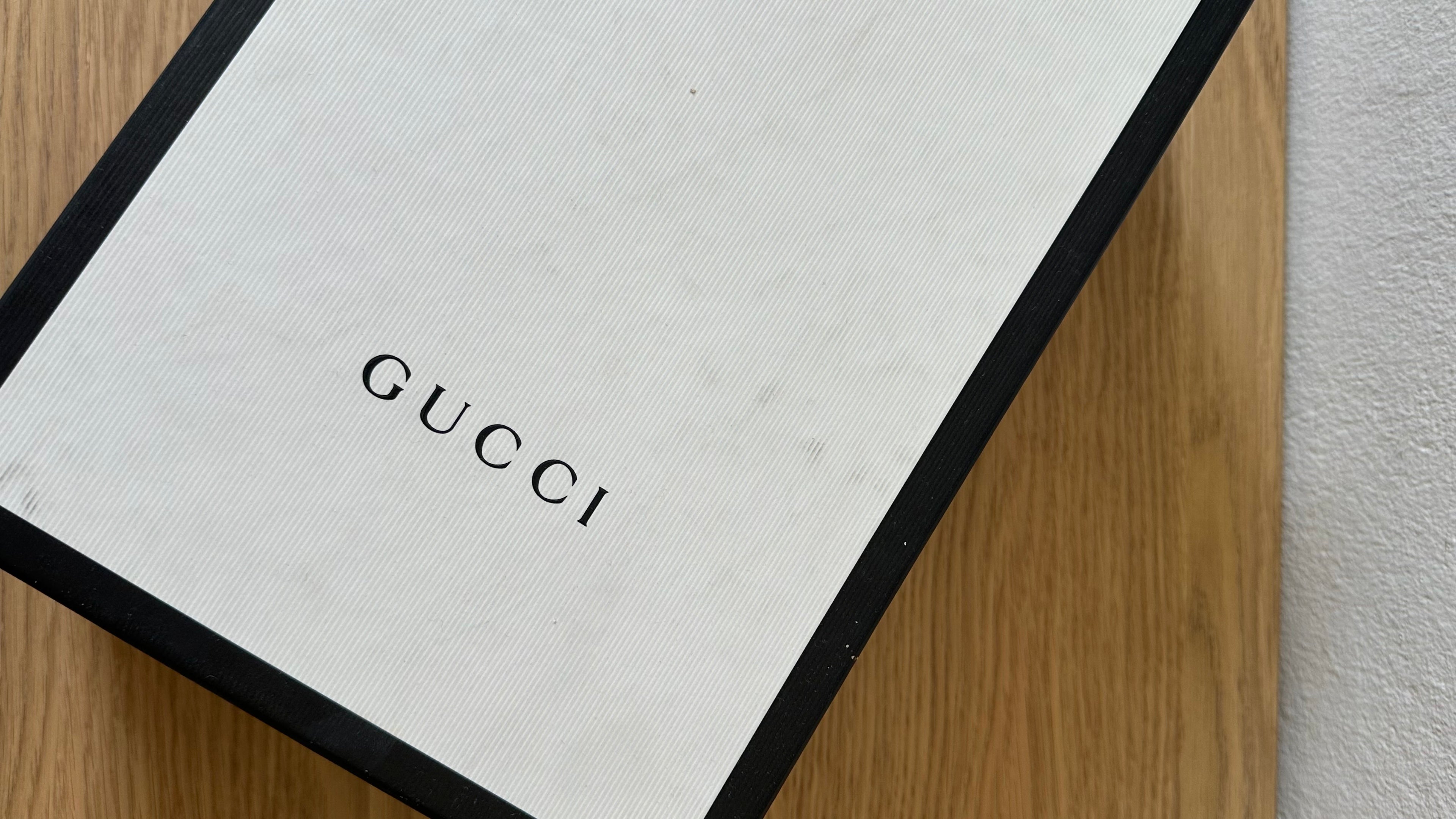 Mules Gucci Princetown in pelle nera con pelliccia e fiocco di cristalli – Taglia 38