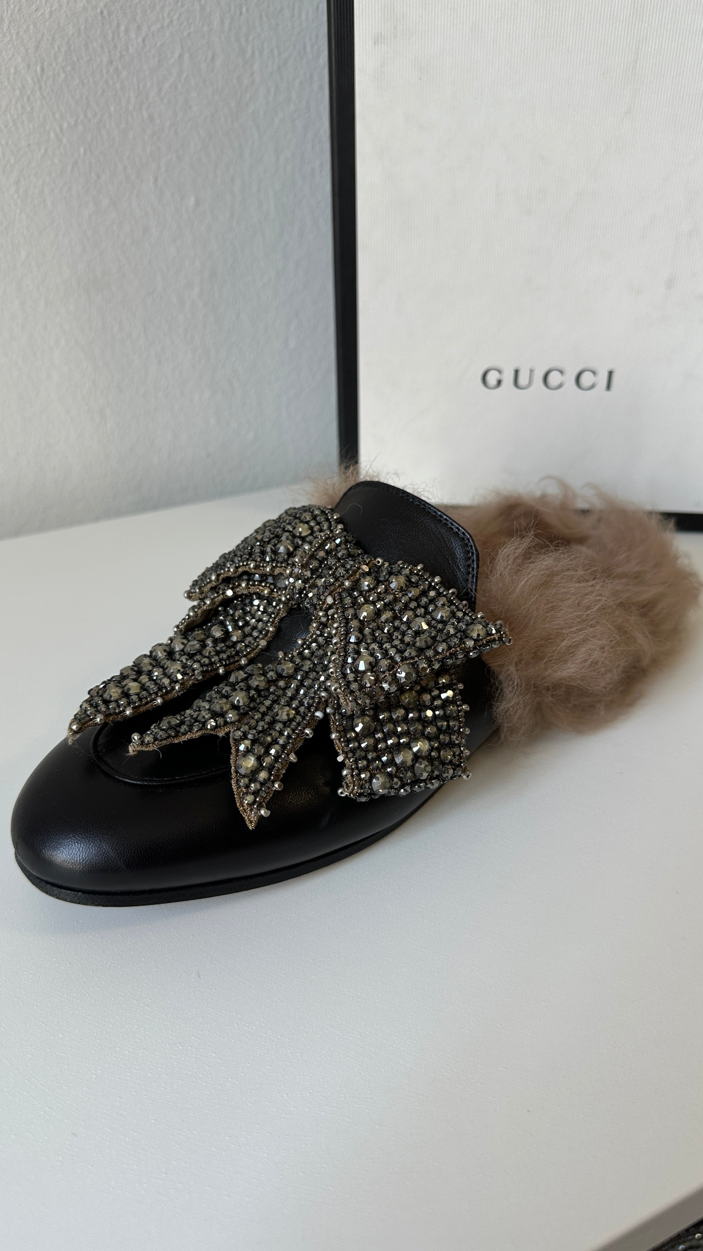 Gucci princetown Fur Mule con fiocco gioiello