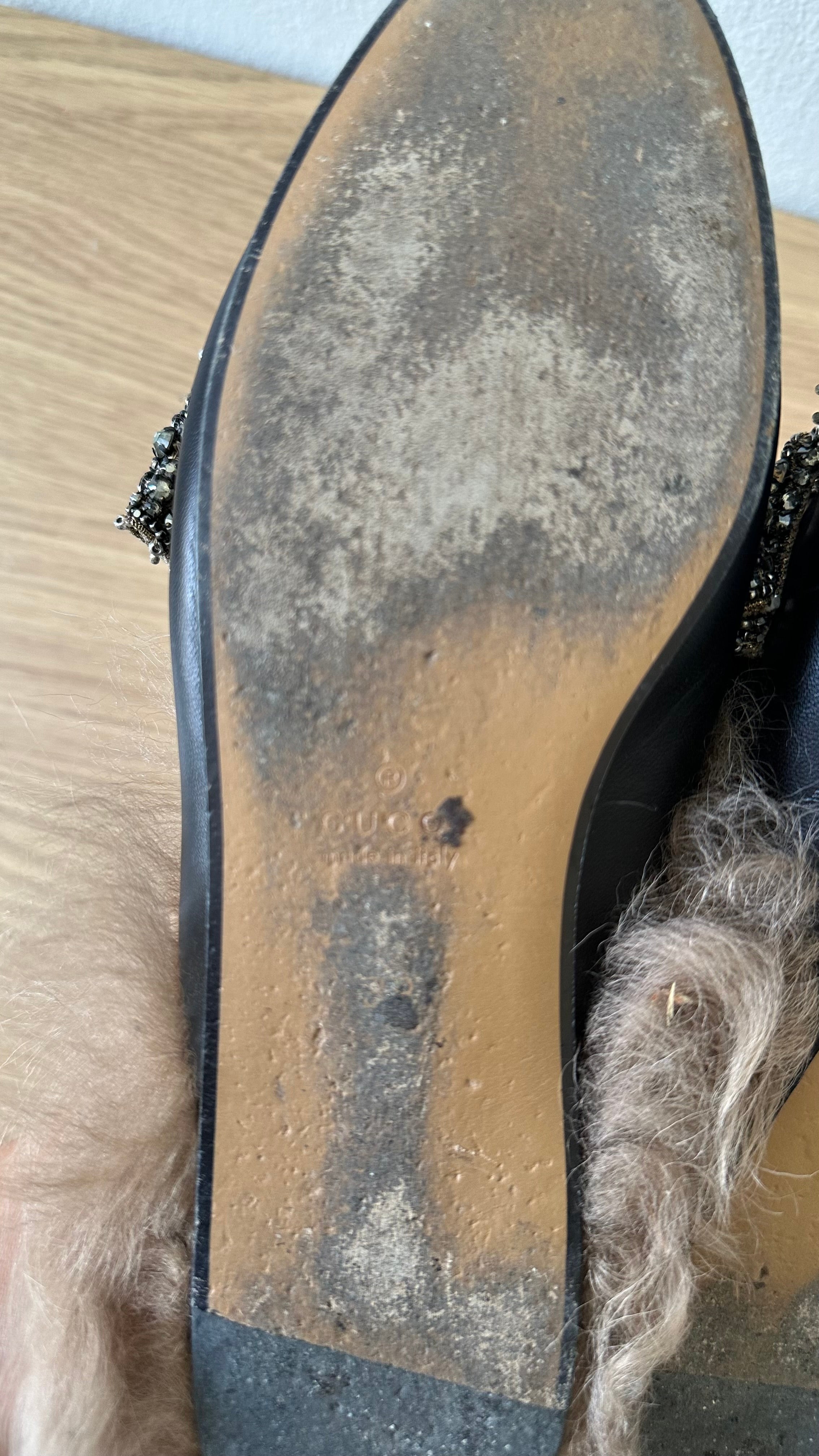 Mules Gucci Princetown in pelle nera con pelliccia e fiocco di cristalli – Taglia 38