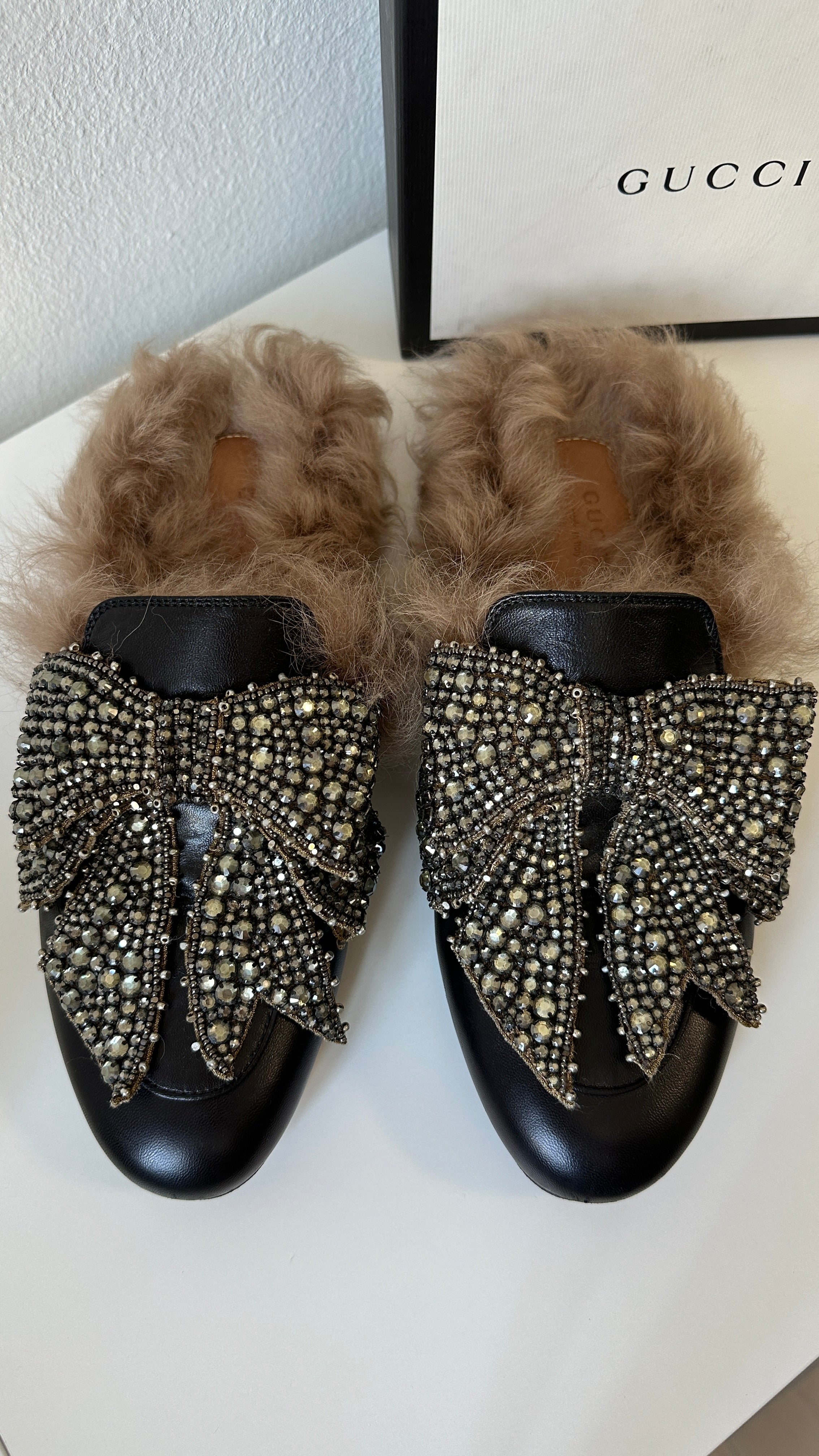 Gucci princetown Fur Mule con fiocco gioiello