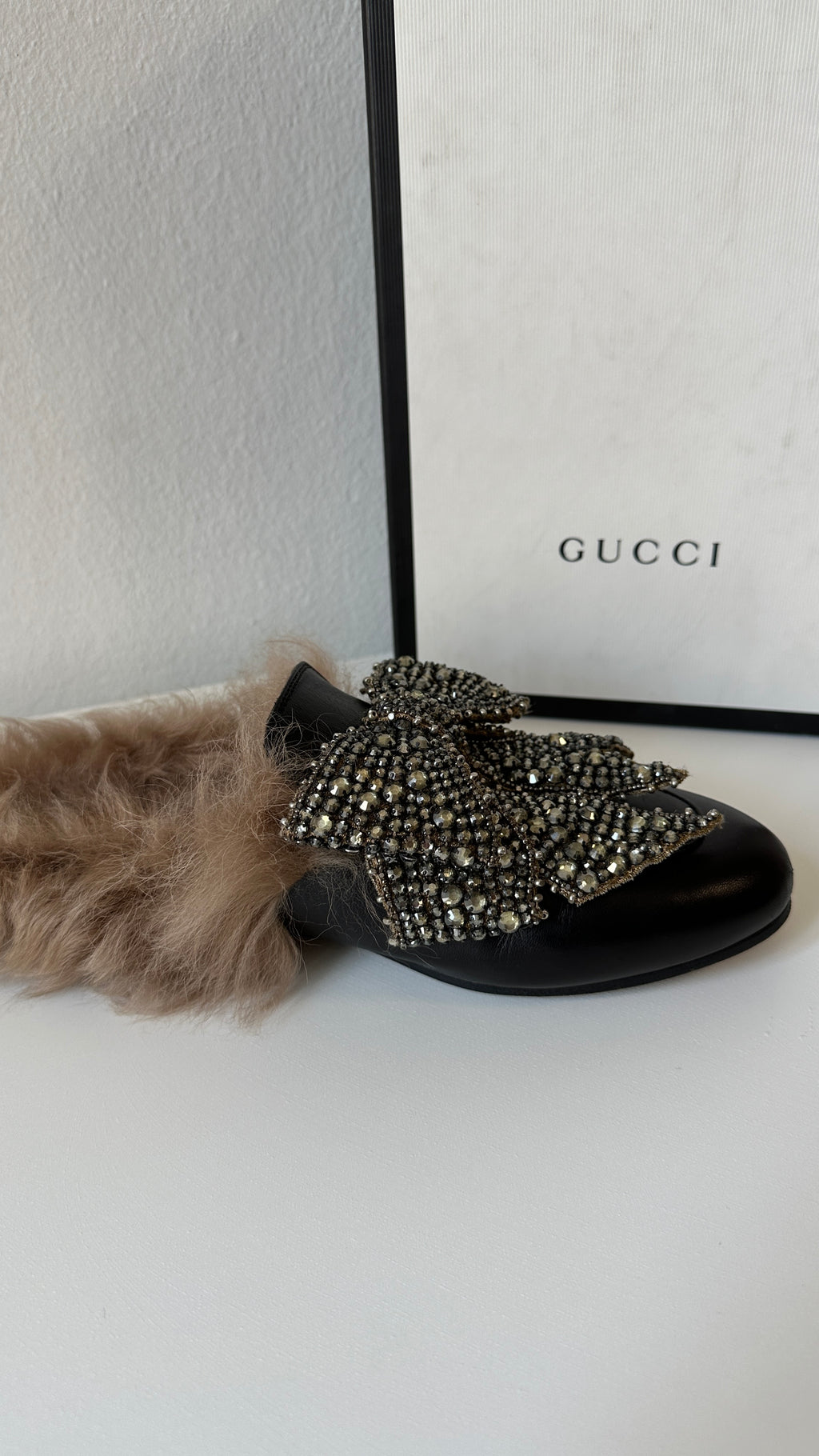 Gucci princetown Fur Mule con fiocco gioiello