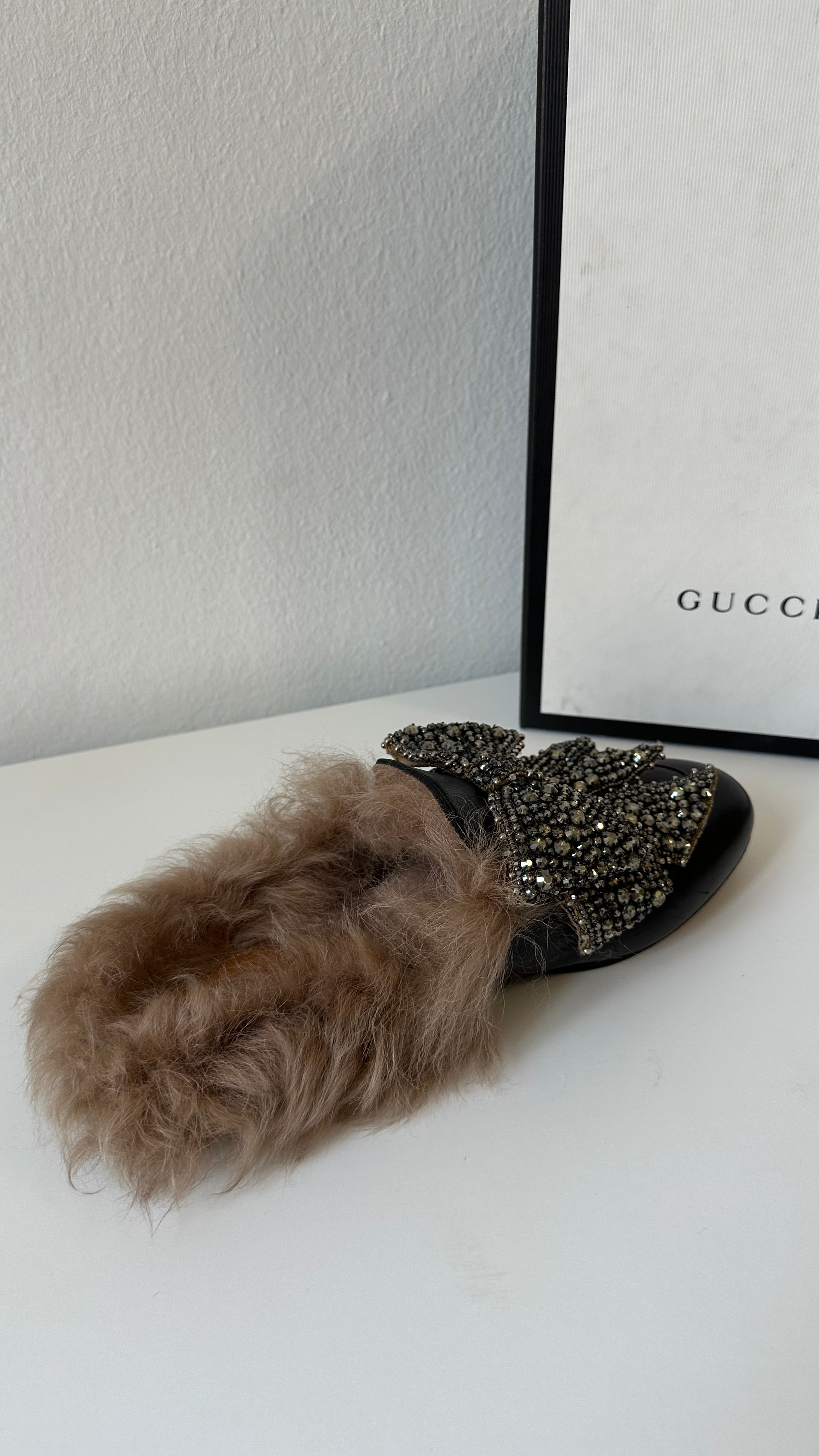 Gucci princetown Fur Mule con fiocco gioiello
