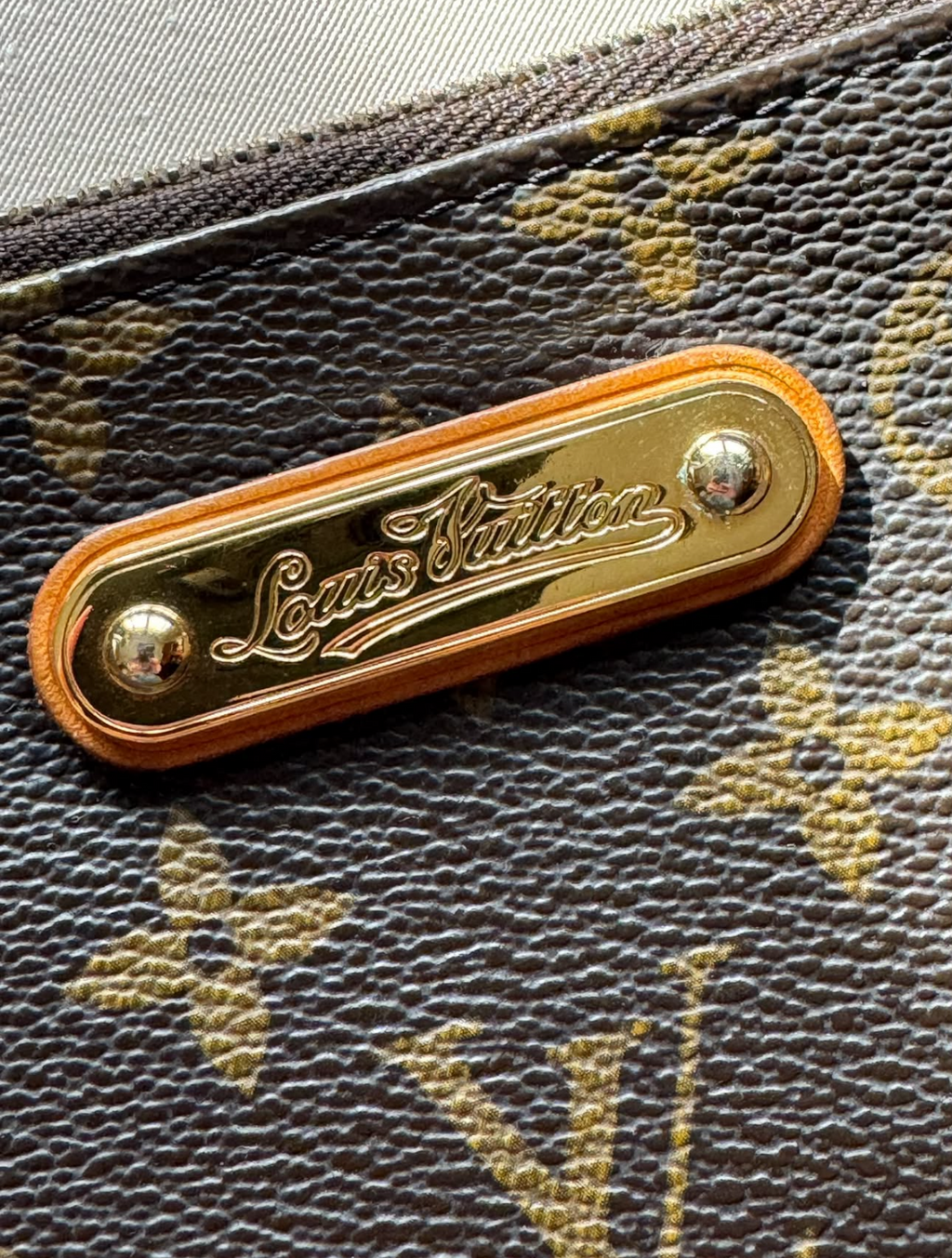 Preorder - LV Clutch MM
