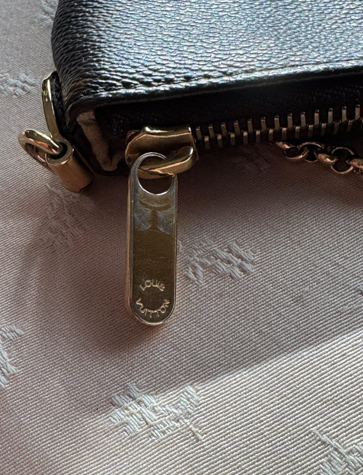 Preorder - LV Clutch MM